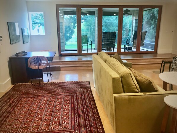 Smart-TV, Kamin, Netflix, Streaming-Dienste