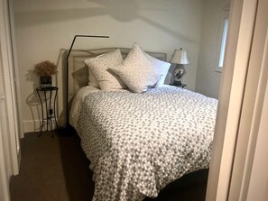 1 chambre, fer et planche Ă repasser, Wi-Fi gratuit, draps fournis