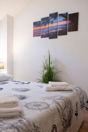 1 bedroom, desk, soundproofing, iron/ironing board - Charming Duplex in the Heart of the Old Town (Split)