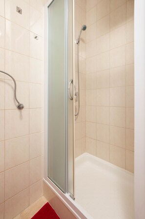 Shower, hair dryer, slippers, towels - Charming Duplex in the Heart of the Old Town (Split)