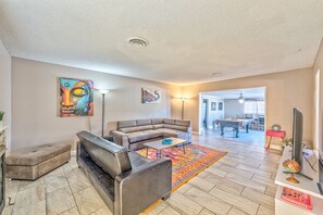 TV - Lovely house -- near the strip! (Las Vegas)