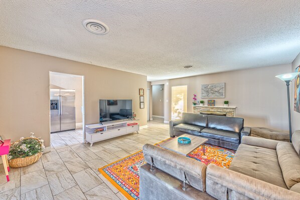 TV - Lovely house -- near the strip! (Las Vegas)