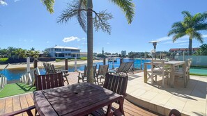 屋外ダイニングエリア