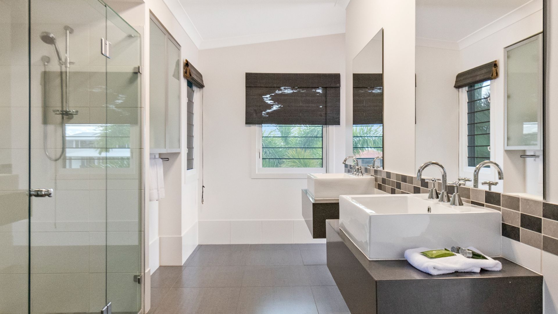 Remarkable Six Bedroom Waterfront Home! Perfect for the extended family — image 21