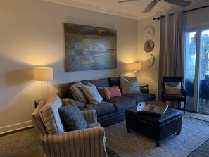 TV, table tennis - Breathtaking Oceanfront Condo (Palm Coast)