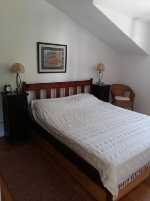2 bedrooms, desk, iron/ironing board, free WiFi