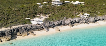 Sugar Beach Villa - Private Estate w/ 1000ft Oceanfront, Pool/Hot Tub, Concierge