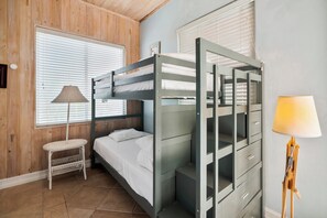 6 chambres, coffre-fort, bureau, fer et planche à repasser