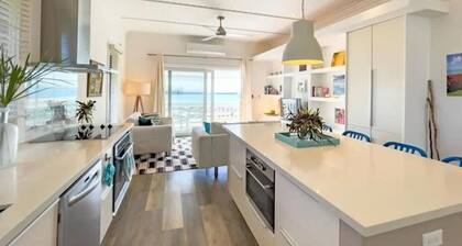 Upstairs 1BR Bayfront Apartment w/ ALL Amenities!