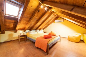 4 bedrooms, free WiFi, bed sheets