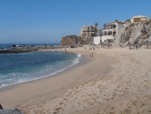Sur la plage, serviettes de plage