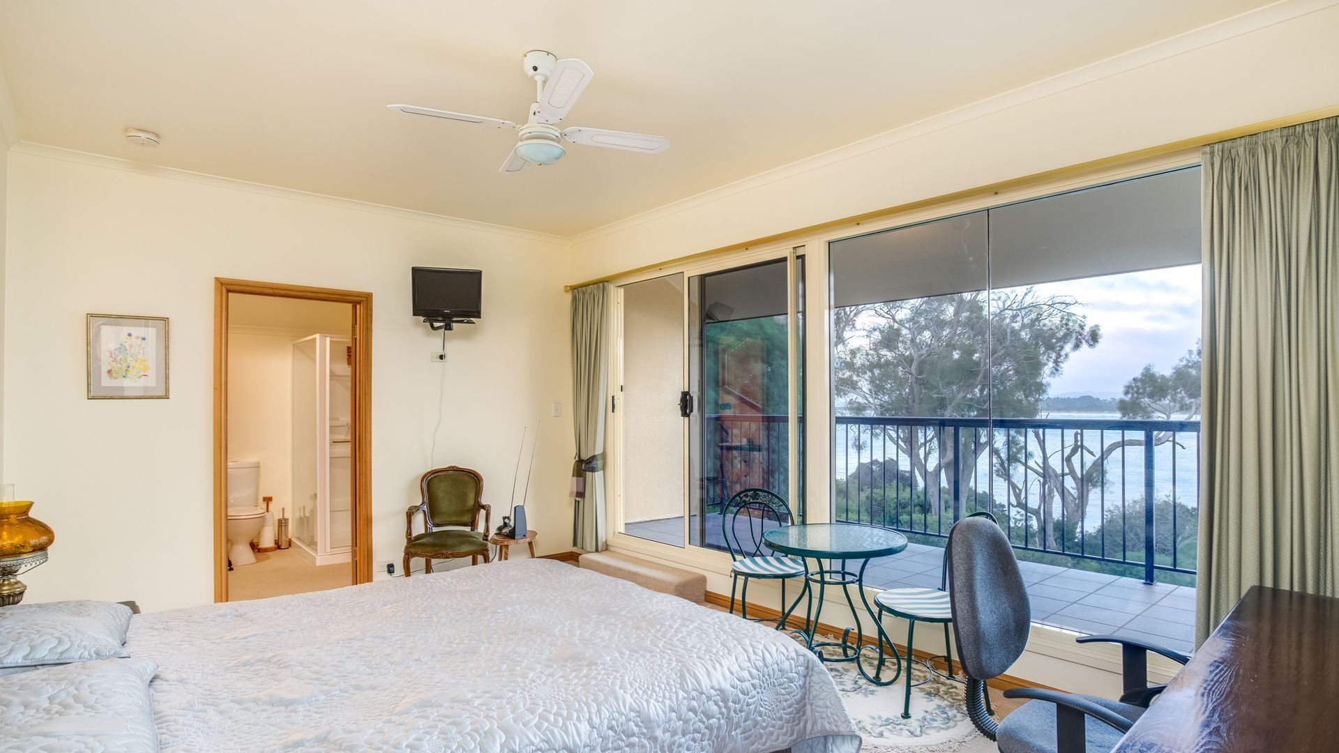 Beachfront Retreat with Direct Beach Access | Family Friendly — image 9