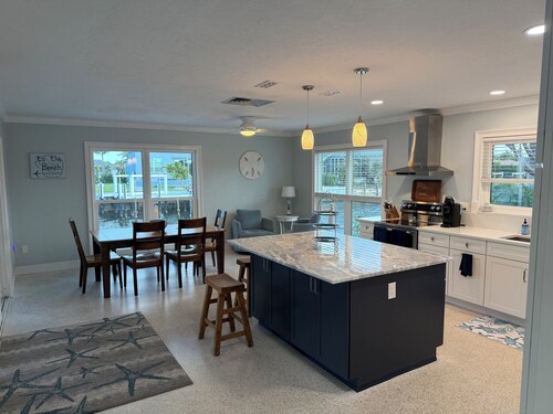   Amazing Sunsets from your private Lanai! Pool and Jacuzzi!