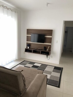 Smart TV - APARTAMENTO NA CACHOEIRA COM AR E WIFI/CHURRASQUEIRA (Cachoeira do Bom Jesus)
