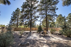 Outdoor dining - Comfy and Convenient Home Waiting For You! (Flagstaff)