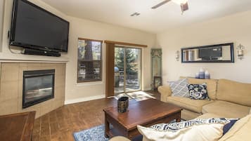 Télévision, cheminée