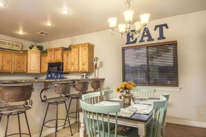 Dining - Comfy and Convenient Home Waiting For You! (Flagstaff)