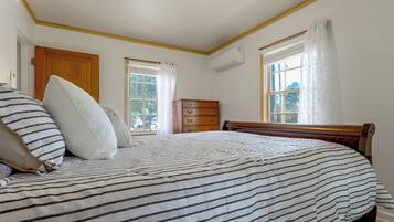 1 bedroom, iron/ironing board, internet, bed sheets