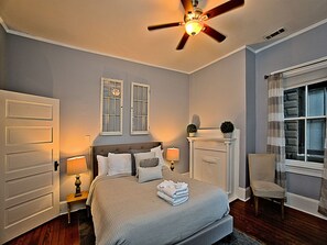 3 habitaciones, escritorio, tabla de planchar con plancha y wifi gratis 