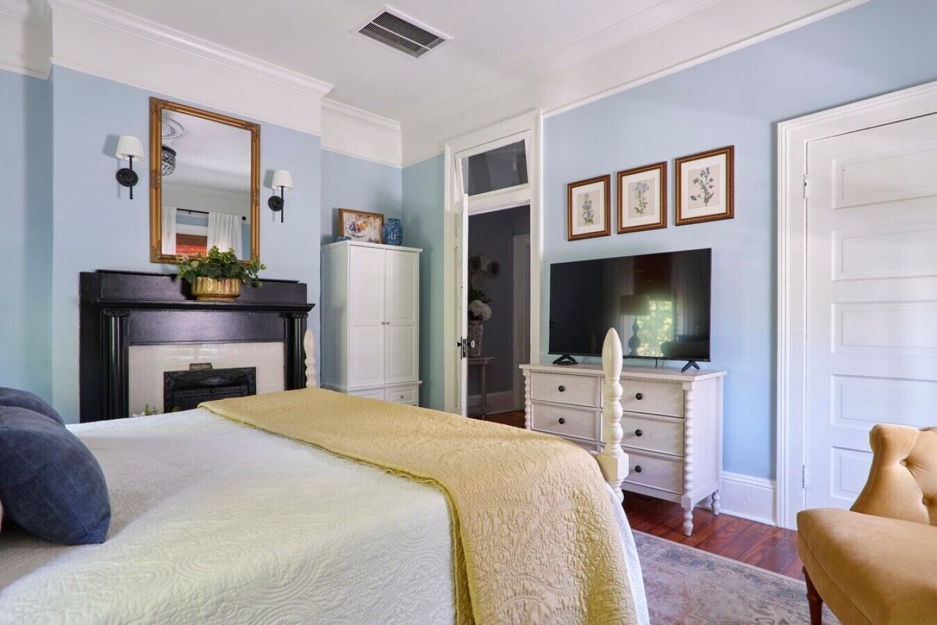 3 bedrooms, desk, iron/ironing board, free WiFi