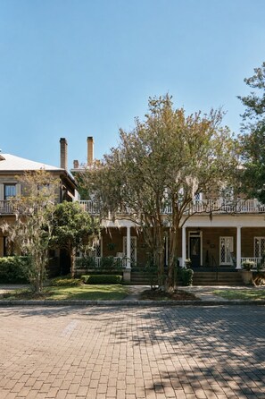 Exterior - Downtown Savannah Oasis 6 beds 3 baths (Savannah)