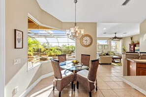 Interior - Villa Portofino - 4/2.5 Electric Heated Pool/Spa on Gulf Access, Tiki Hut, Close to the Cape Harbour (Cape Coral)