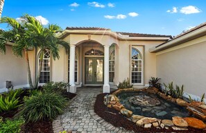 Exterior - Villa Portofino - 4/2.5 Electric Heated Pool/Spa on Gulf Access, Tiki Hut, Close to the Cape Harbour (Cape Coral)