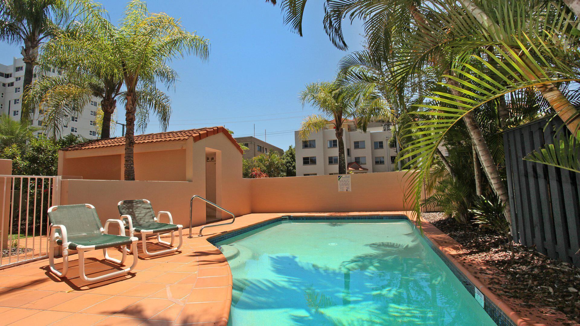 2 Bedroom Apartment with pool and reverse Air conditioning — image 3