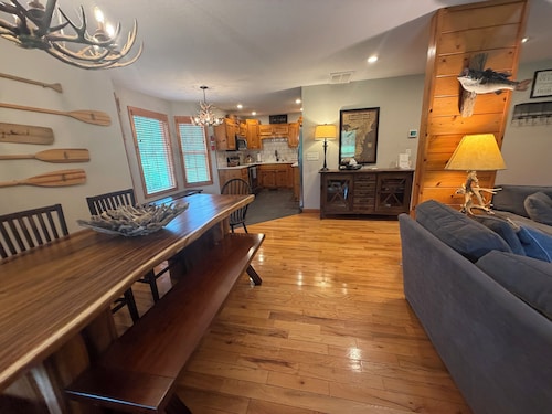 Riverfront Mountain Cabin with 2000’ of Trout River Fishing and Mountain Views