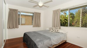 2 bedrooms, iron/ironing board, Internet, bed sheets