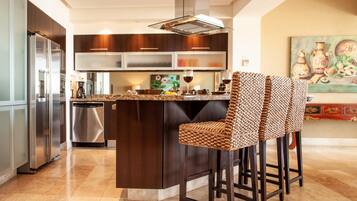 Coffee/tea maker, fridge, microwave, oven