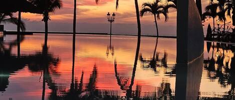 حمّام سباحة مُدفَّأ