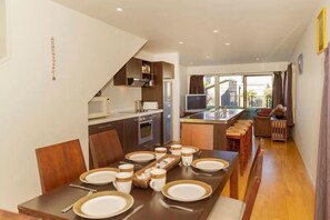 Fridge, microwave, oven, stovetop - 2 level self contained apartment close to the poolat AquaSoleil. (Brophys Beach)