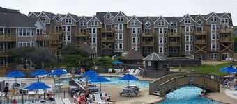 Spacious 2 bedroom suite at oceanfront resort, Barrier Island Station Resort
