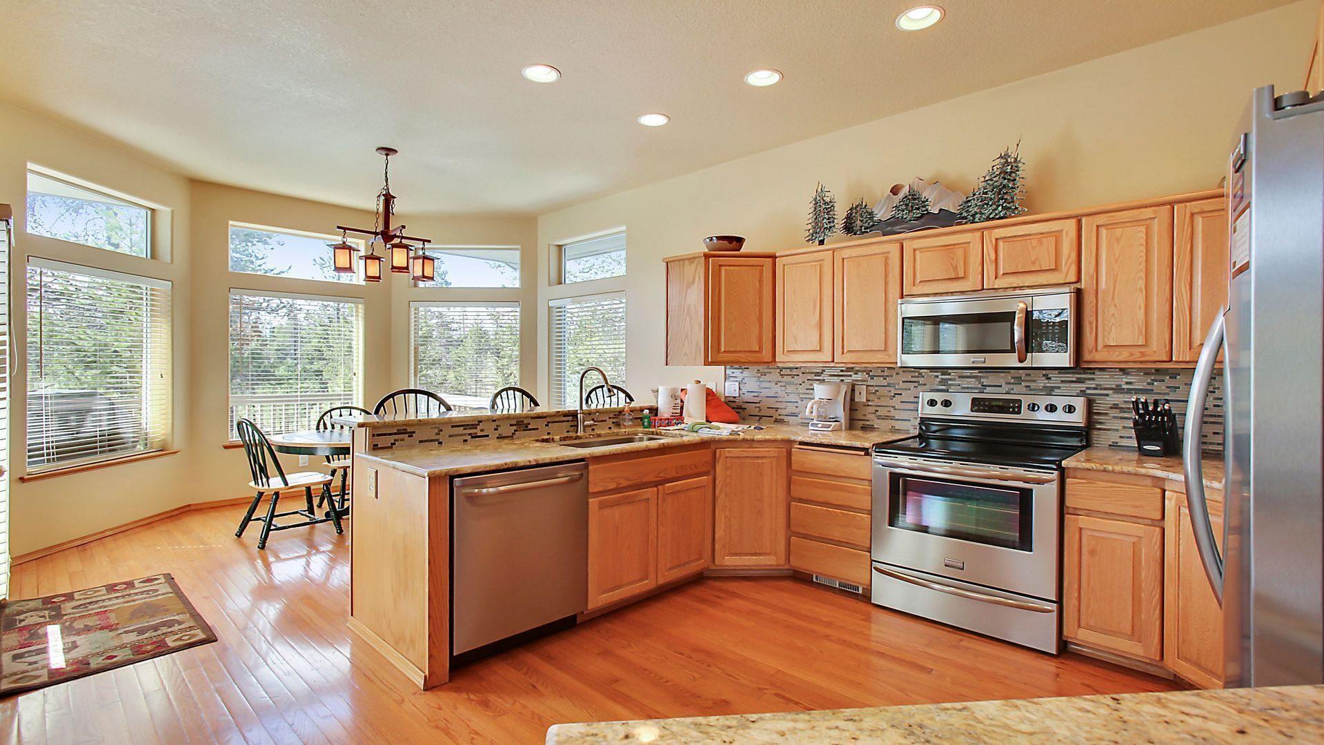 Frigorífic, microones, forn i placa de cuina 