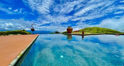 Magic Mountain Villa Breathtaking Views w/Pool - Vista Atenas Lote 51