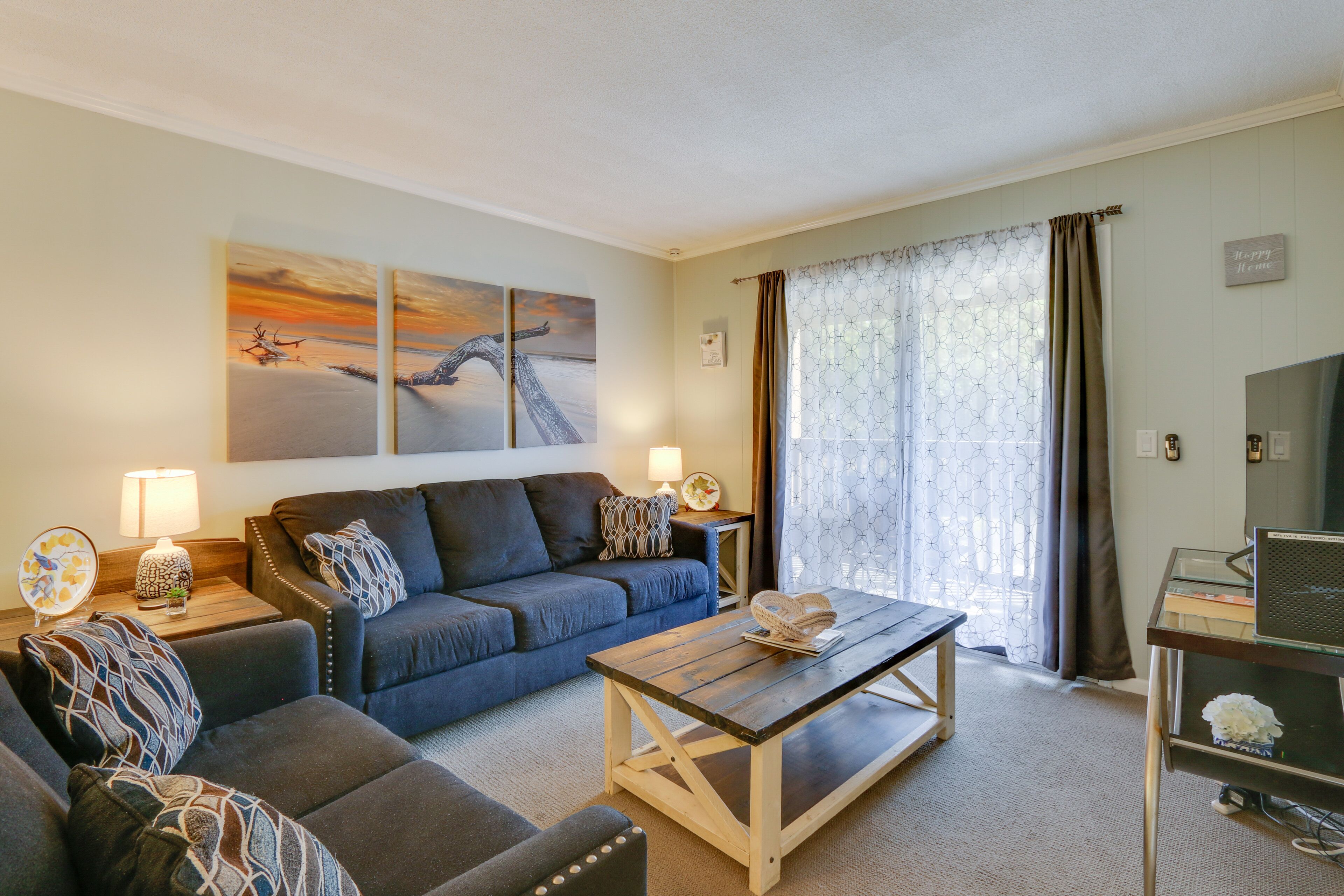 Hilton Head Island Condo - Walk to Pool & Beach!