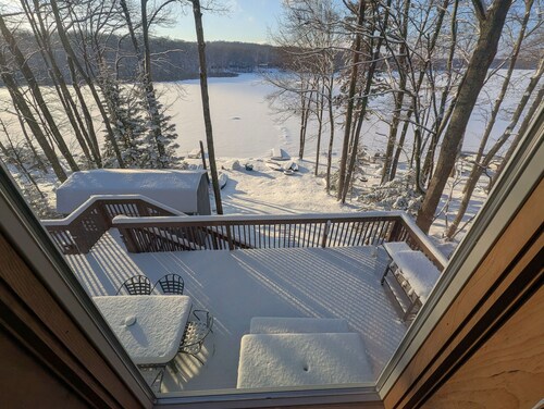Spacious Lakefront Pocono Cottage with Dock, Game Room, Ski Nearby, Firepit