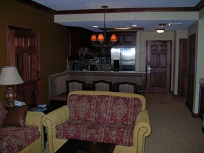 TV, lareira, DVD player, mesa de pingue-pongue