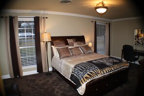 4 bedrooms, in-room safe, iron/ironing board, WiFi - Home/MINI RESORT- pool, tennis court, pickleball, golf course, lg. Clubhouse (Zachary)