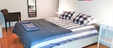 2 bedrooms, in-room safe, iron/ironing board, travel crib