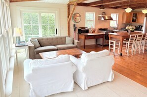 Téléviseur connecté, foyer, Netflix, livres