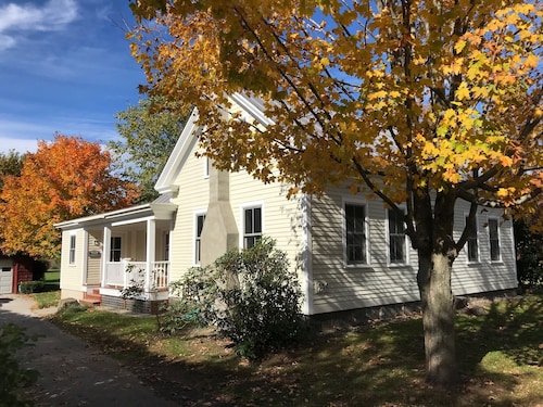 Kodikas maalaistalo sijaitsee Stowen ja Waterburyn välillä 