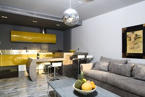 빌라 | 거실 공간 | TV, 벽난로, 스테레오