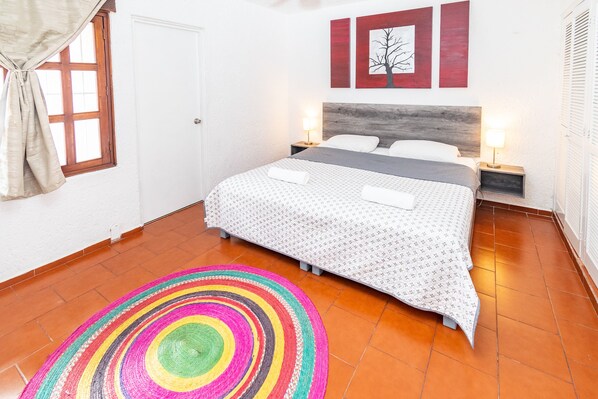 4 bedrooms, iron/ironing board, free WiFi