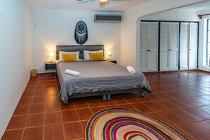 4 bedrooms, iron/ironing board, free WiFi