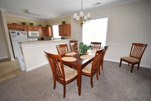 Dining - 1011 Willow Bend - Barefoot Resort Rentals (North Myrtle Beach)