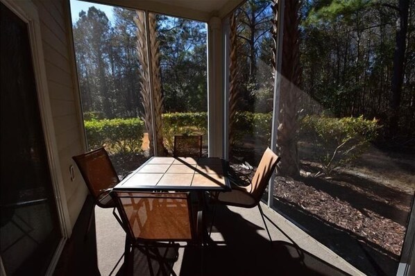 Dining - 1011 Willow Bend - Barefoot Resort Rentals (North Myrtle Beach)