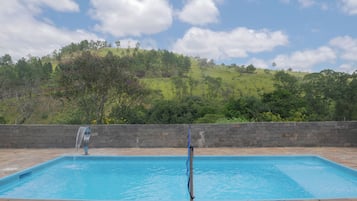 Piscina externa, piscina aquecida