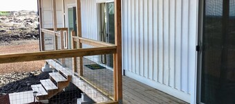 Cargo Container HomeOnTheLava~ Ocean & Volcano View Sleeps 4 ~ Julie’s Sunrise